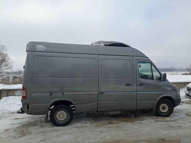 Сірий Мерседес 300, об'ємом двигуна 2.2 л та пробігом 300 тис. км за 6093 $, фото 1 на Automoto.ua