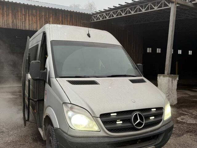 Сірий Мерседес 300, об'ємом двигуна 2.1 л та пробігом 450 тис. км за 11600 $, фото 1 на Automoto.ua