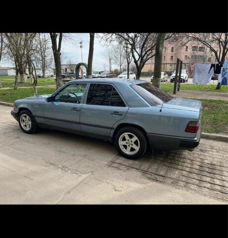 Синій Мерседес 300, об'ємом двигуна 3 л та пробігом 447 тис. км за 3200 $, фото 1 на Automoto.ua