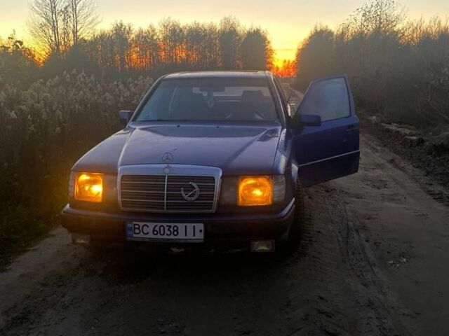 Синий Мерседес 300, объемом двигателя 2.5 л и пробегом 100 тыс. км за 1500 $, фото 1 на Automoto.ua