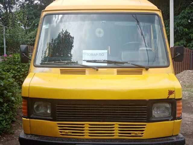 Желтый Мерседес 308 пасс., объемом двигателя 2.4 л и пробегом 100 тыс. км за 3300 $, фото 1 на Automoto.ua