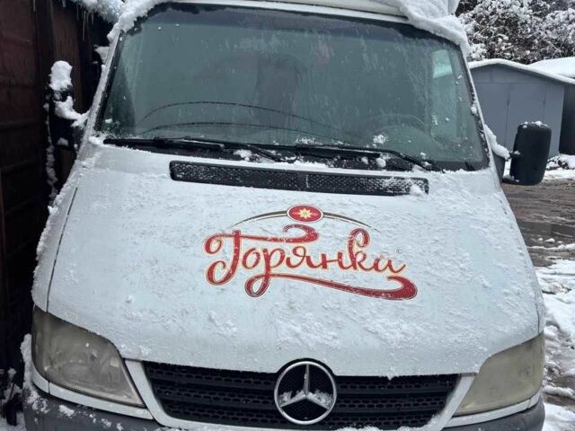 Білий Мерседес 320, об'ємом двигуна 2.1 л та пробігом 523 тис. км за 11700 $, фото 1 на Automoto.ua