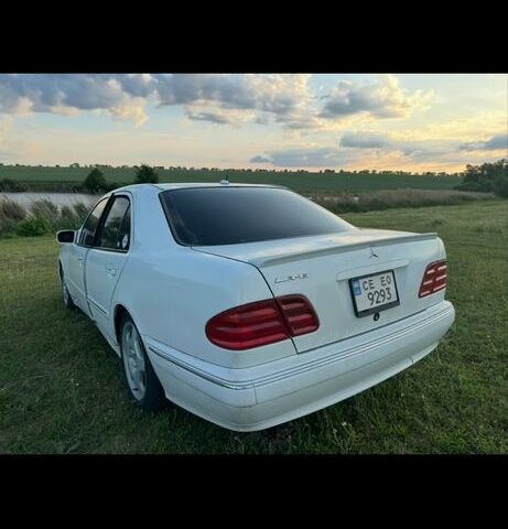 Белый Мерседес 320, объемом двигателя 3.2 л и пробегом 22 тыс. км за 3800 $, фото 1 на Automoto.ua