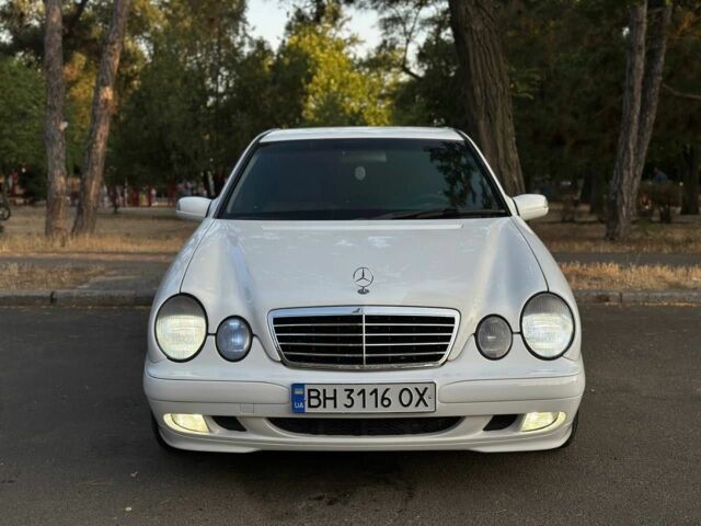 Белый Мерседес 320, объемом двигателя 3.2 л и пробегом 336 тыс. км за 4850 $, фото 1 на Automoto.ua