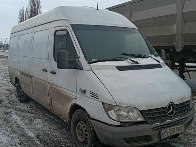 Белый Мерседес 320, объемом двигателя 2.1 л и пробегом 300 тыс. км за 2800 $, фото 1 на Automoto.ua