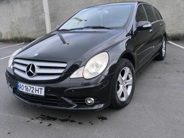 Черный Мерседес 320, объемом двигателя 3 л и пробегом 237 тыс. км за 8500 $, фото 1 на Automoto.ua