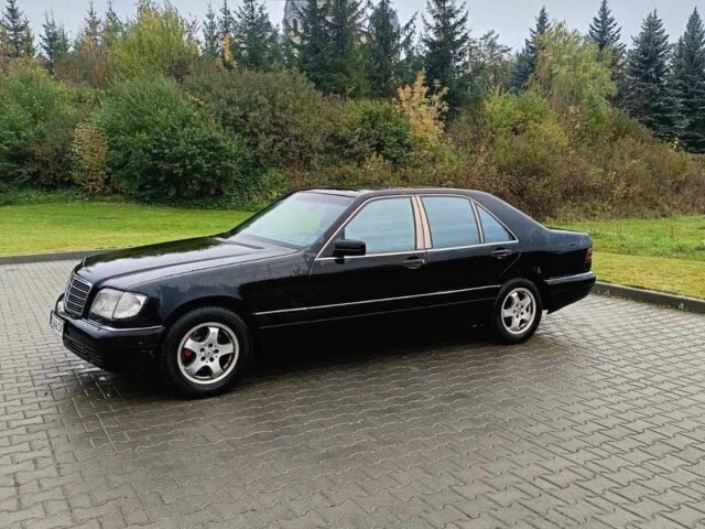 Черный Мерседес 320, объемом двигателя 3.2 л и пробегом 350 тыс. км за 3500 $, фото 1 на Automoto.ua