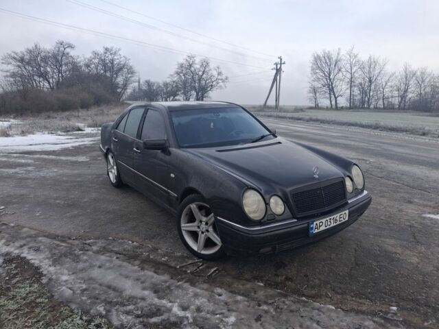 Чорний Мерседес 320, об'ємом двигуна 3.2 л та пробігом 362 тис. км за 3550 $, фото 1 на Automoto.ua