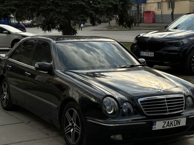 Черный Мерседес 320, объемом двигателя 3.2 л и пробегом 380 тыс. км за 4200 $, фото 1 на Automoto.ua