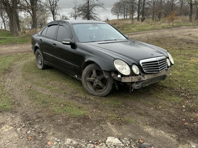 Черный Мерседес 320, объемом двигателя 3.2 л и пробегом 231 тыс. км за 2200 $, фото 1 на Automoto.ua