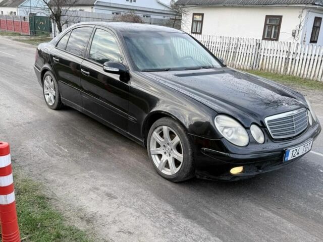 Черный Мерседес 320, объемом двигателя 3.2 л и пробегом 300 тыс. км за 2200 $, фото 1 на Automoto.ua