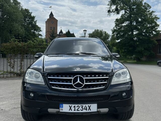 Чорний Мерседес 320, об'ємом двигуна 3 л та пробігом 278 тис. км за 10700 $, фото 1 на Automoto.ua