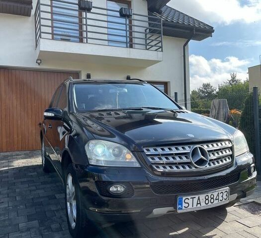 Черный Мерседес 320, объемом двигателя 3 л и пробегом 273 тыс. км за 3600 $, фото 1 на Automoto.ua