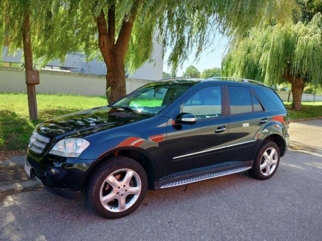 Черный Мерседес 320, объемом двигателя 3.2 л и пробегом 3 тыс. км за 4000 $, фото 1 на Automoto.ua