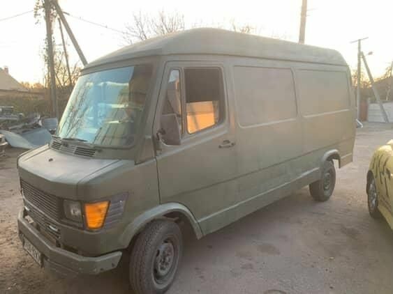 Желтый Мерседес 320, объемом двигателя 2.3 л и пробегом 235 тыс. км за 2300 $, фото 1 на Automoto.ua