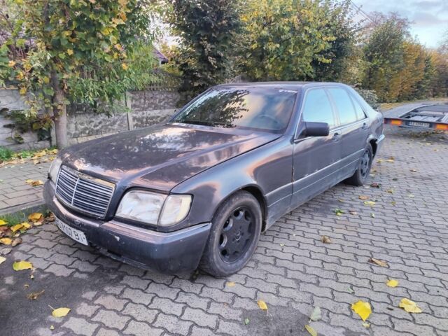 Серый Мерседес 320, объемом двигателя 3.2 л и пробегом 400 тыс. км за 1600 $, фото 1 на Automoto.ua