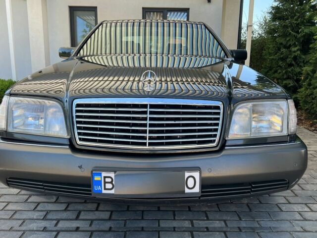 Сірий Мерседес 320, об'ємом двигуна 3.2 л та пробігом 193 тис. км за 12000 $, фото 1 на Automoto.ua