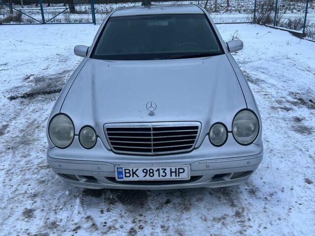 Серый Мерседес 320, объемом двигателя 3.2 л и пробегом 319 тыс. км за 4300 $, фото 1 на Automoto.ua