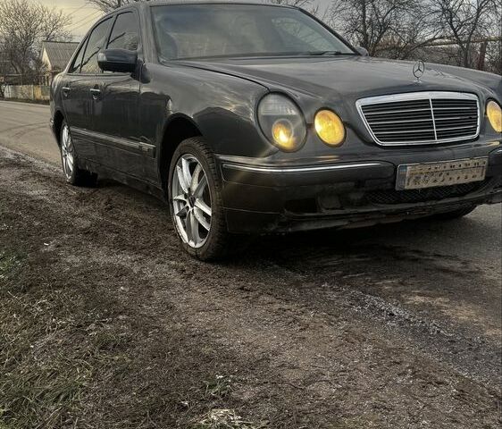 Сірий Мерседес 320, об'ємом двигуна 3.2 л та пробігом 2 тис. км за 2500 $, фото 1 на Automoto.ua