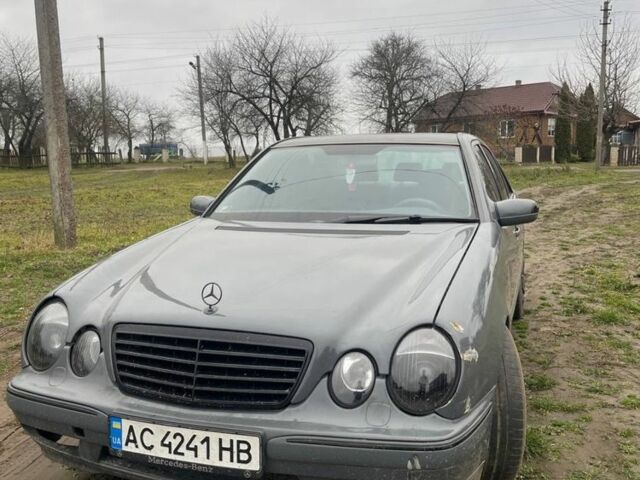 Сірий Мерседес 320, об'ємом двигуна 3.2 л та пробігом 3 тис. км за 4000 $, фото 1 на Automoto.ua