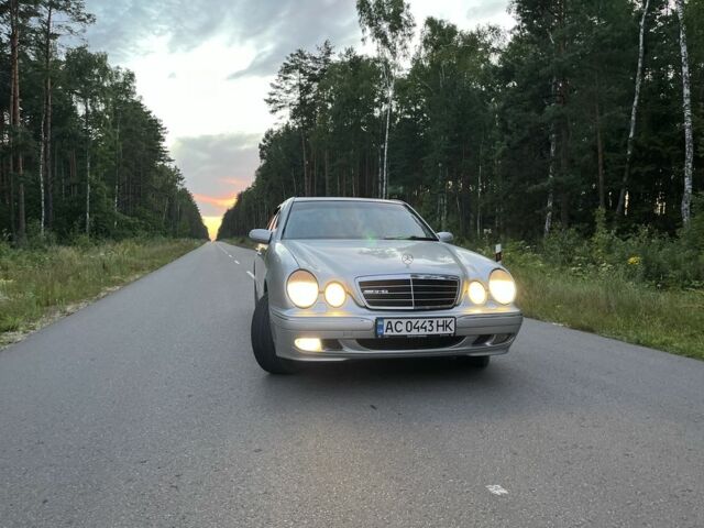 Серый Мерседес 320, объемом двигателя 3.2 л и пробегом 350 тыс. км за 5100 $, фото 1 на Automoto.ua