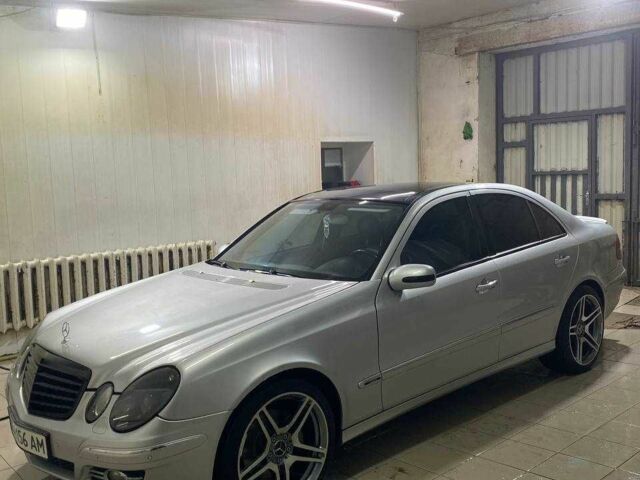 Сірий Мерседес 320, об'ємом двигуна 3.2 л та пробігом 350 тис. км за 5300 $, фото 1 на Automoto.ua