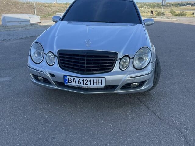 Серый Мерседес 320, объемом двигателя 3.2 л и пробегом 300 тыс. км за 6500 $, фото 1 на Automoto.ua