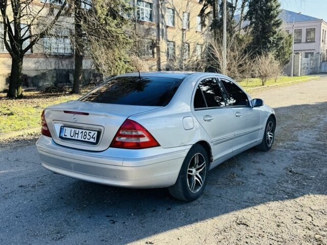 Сірий Мерседес 320, об'ємом двигуна 3.2 л та пробігом 227 тис. км за 1650 $, фото 1 на Automoto.ua