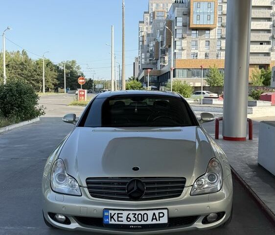 Серый Мерседес 320, объемом двигателя 3 л и пробегом 267 тыс. км за 12000 $, фото 1 на Automoto.ua