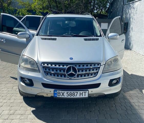 Сірий Мерседес 320, об'ємом двигуна 3 л та пробігом 398 тис. км за 10600 $, фото 1 на Automoto.ua