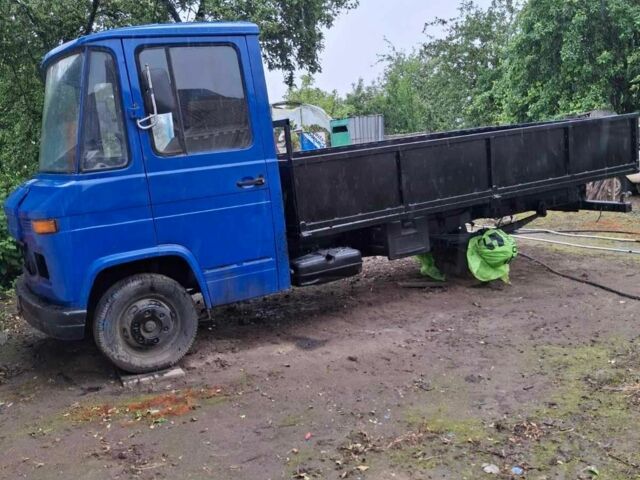 Синий Мерседес 320, объемом двигателя 2.4 л и пробегом 3 тыс. км за 1426 $, фото 1 на Automoto.ua