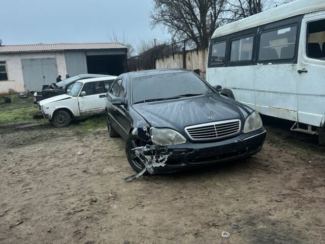 Синий Мерседес 320, объемом двигателя 3.2 л и пробегом 323 тыс. км за 2500 $, фото 1 на Automoto.ua