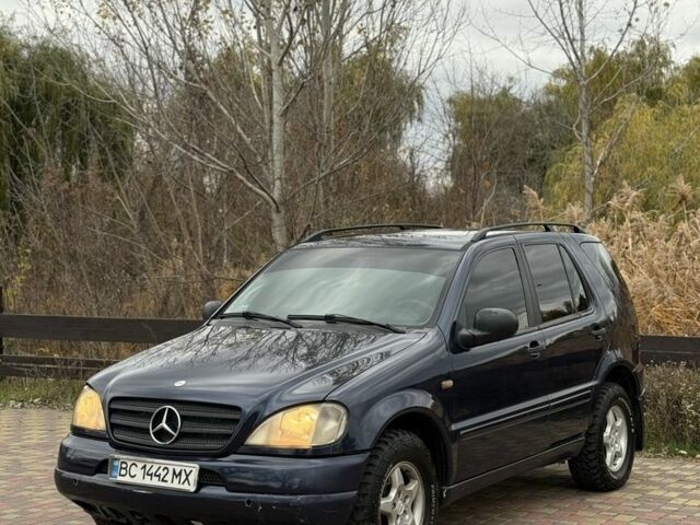 Синий Мерседес 320, объемом двигателя 3.2 л и пробегом 149 тыс. км за 3800 $, фото 1 на Automoto.ua