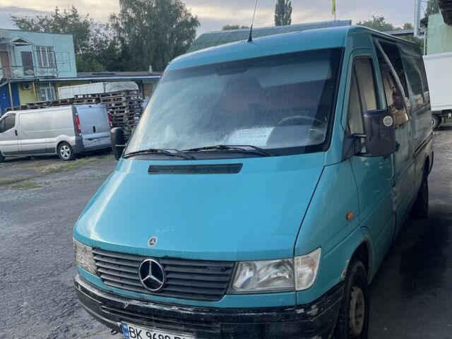 Зелений Мерседес 320, об'ємом двигуна 2.9 л та пробігом 200 тис. км за 6000 $, фото 1 на Automoto.ua