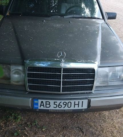 Сірий Мерседес 320 Pullman, об'ємом двигуна 2.96 л та пробігом 300 тис. км за 1050 $, фото 1 на Automoto.ua