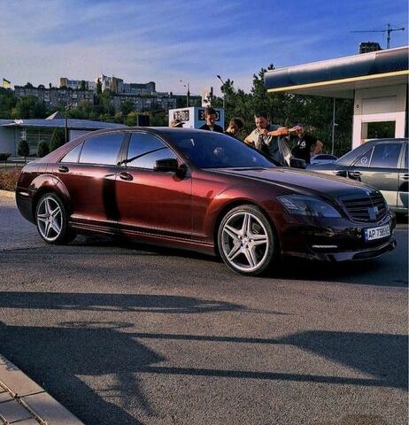 Красный Мерседес 500, объемом двигателя 5.5 л и пробегом 220 тыс. км за 14000 $, фото 1 на Automoto.ua