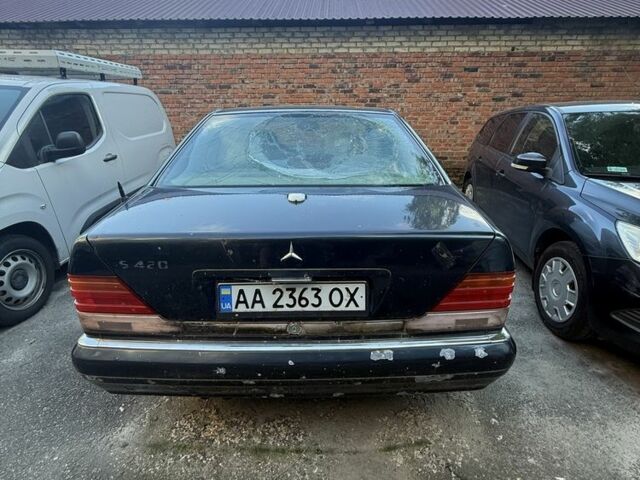 Синий Мерседес 500, объемом двигателя 4.2 л и пробегом 320 тыс. км за 3800 $, фото 1 на Automoto.ua