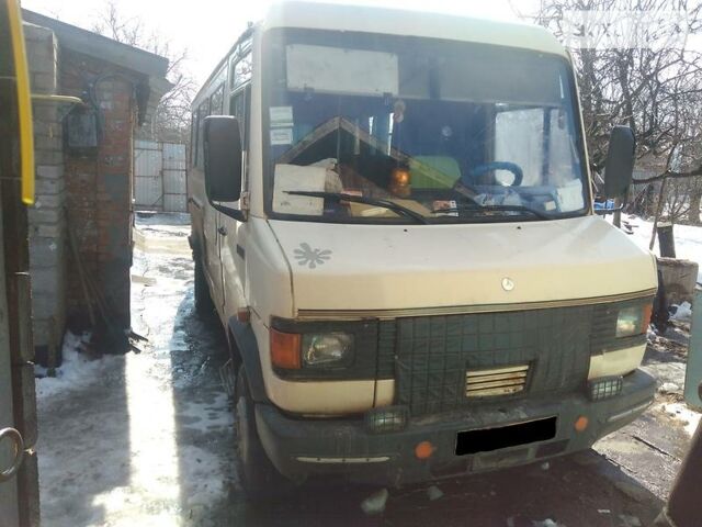 Бежевий Мерседес 609 пас., об'ємом двигуна 4 л та пробігом 100 тис. км за 4000 $, фото 1 на Automoto.ua