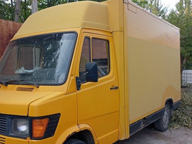 Желтый Мерседес 8, объемом двигателя 0 л и пробегом 555 тыс. км за 3000 $, фото 1 на Automoto.ua