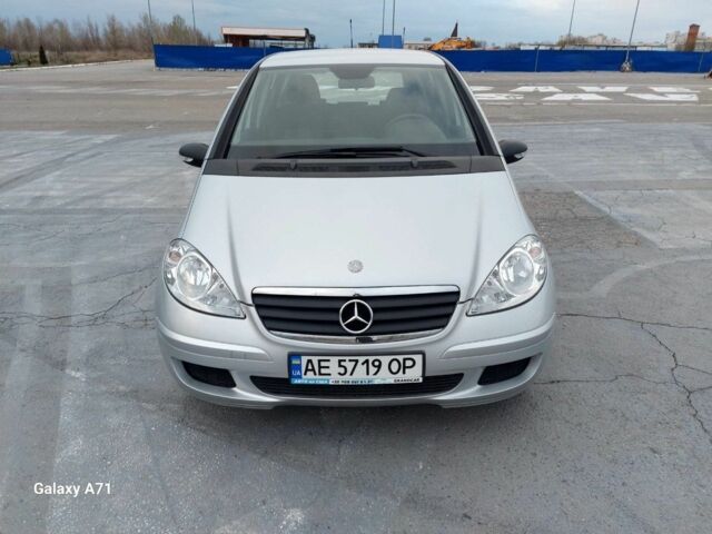 Сірий Мерседес 8, об'ємом двигуна 1.5 л та пробігом 193 тис. км за 4400 $, фото 1 на Automoto.ua