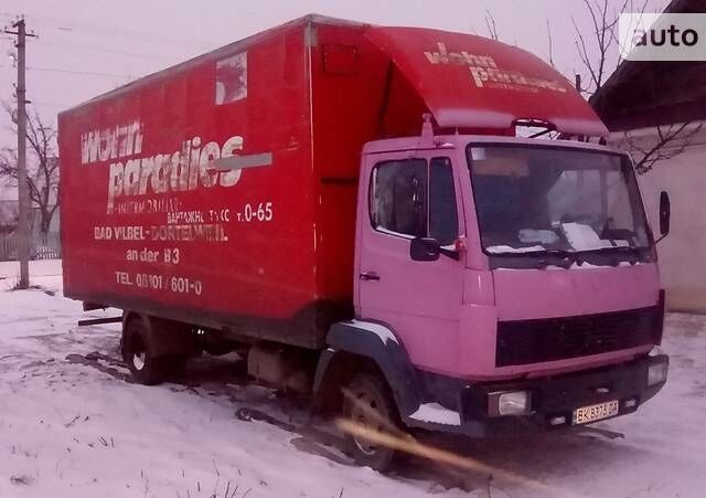 Красный Мерседес 809 груз., объемом двигателя 4 л и пробегом 120 тыс. км за 5900 $, фото 1 на Automoto.ua