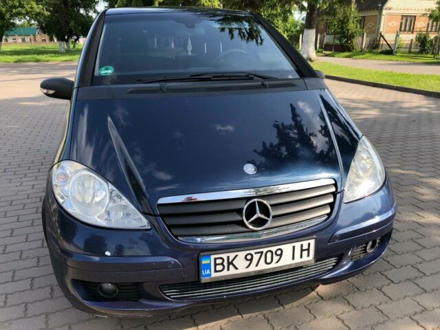 Синий Мерседес А 150, объемом двигателя 1.5 л и пробегом 239 тыс. км за 4150 $, фото 1 на Automoto.ua