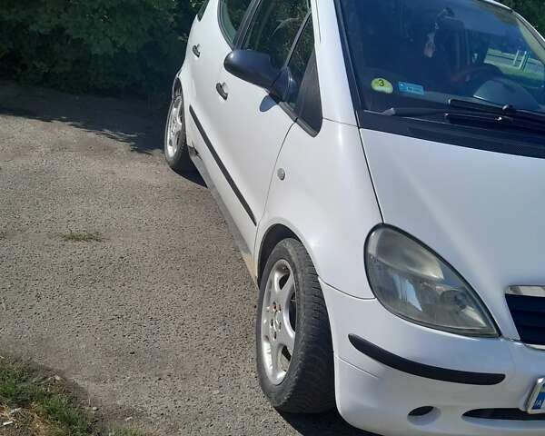 Белый Мерседес А класс, объемом двигателя 1.69 л и пробегом 302 тыс. км за 3500 $, фото 1 на Automoto.ua