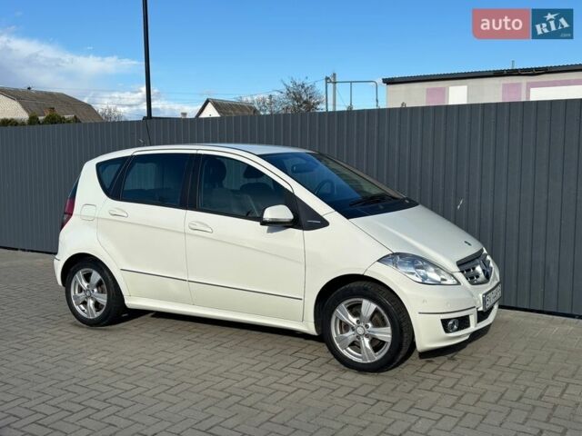 Белый Мерседес А класс, объемом двигателя 1.7 л и пробегом 147 тыс. км за 7650 $, фото 1 на Automoto.ua