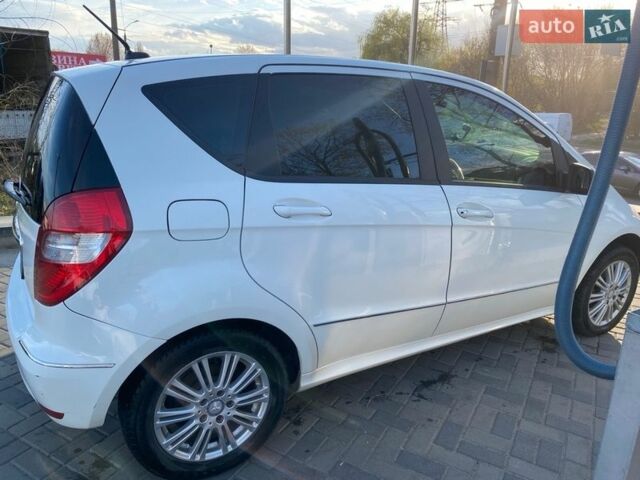 Белый Мерседес А класс, объемом двигателя 1.7 л и пробегом 148 тыс. км за 7400 $, фото 1 на Automoto.ua