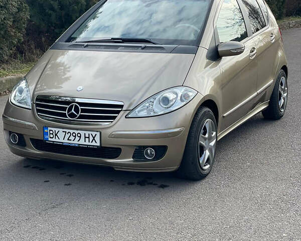 Бежевый Мерседес А класс, объемом двигателя 2 л и пробегом 300 тыс. км за 5800 $, фото 1 на Automoto.ua