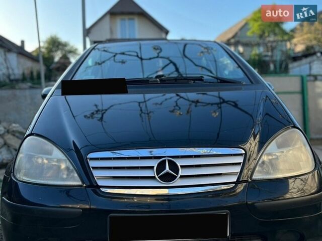 Черный Мерседес А класс, объемом двигателя 1.9 л и пробегом 300 тыс. км за 3700 $, фото 1 на Automoto.ua