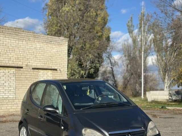 Чорний Мерседес А клас, об'ємом двигуна 1.6 л та пробігом 250 тис. км за 1350 $, фото 1 на Automoto.ua