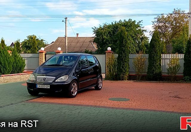 Черный Мерседес А класс, объемом двигателя 1.7 л и пробегом 294 тыс. км за 4200 $, фото 1 на Automoto.ua