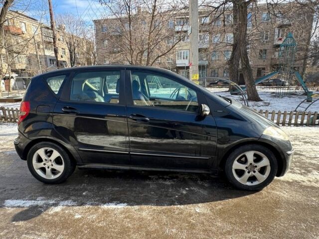 Черный Мерседес А класс, объемом двигателя 2 л и пробегом 250 тыс. км за 2400 $, фото 1 на Automoto.ua